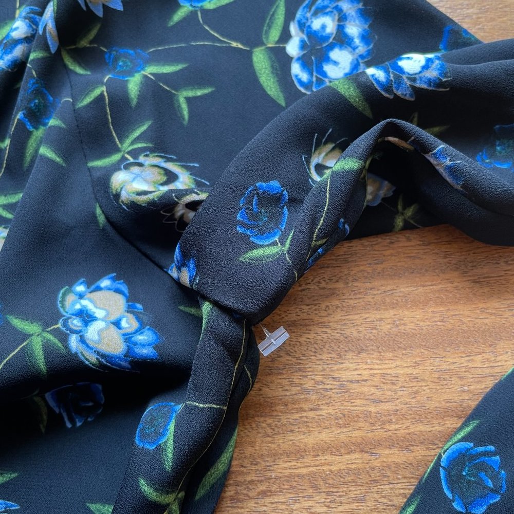 NEW Violet & Claire Women’s sz M dressy black V-neck L/S blouse top - Picture 4 of 12